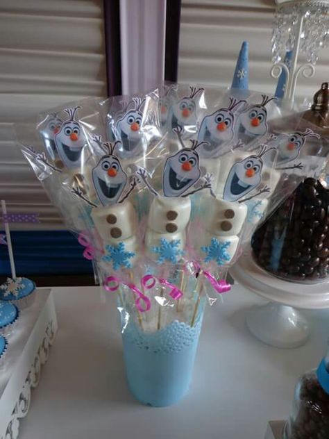 Frozen Birthday Party Simple, Frozen Birthday Dessert Table, Frozen Cupcakes Birthday, Frozen Birthday Party Centerpieces, Frozen Theme Centerpieces, Frozen Centerpiece Ideas, Frozen Birthday Centerpieces, Frozen Party Centerpieces, Frozen Dessert Table