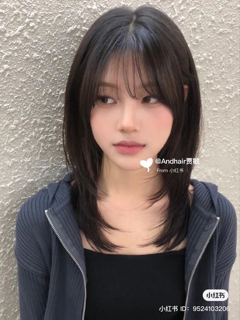 Korean Hairstyle For Square Face, Medium Length Hair With Layers Korean, Bangs With Wolf Cut, Haerin Haircut, Facial Framing Layers, Wolfhair Cut, Mid Length Hair Ideas, Korean Haircut Medium, Bang Inspo