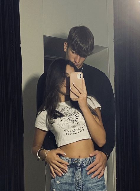 Instagram Picture Ideas Boyfriend, Cute Photo With Boyfriend, Mirror Pic Couple Aesthetic, Photo Ideas For Boyfriend, Couple Poses Mirror Pic, Mirror Picture With Boyfriend, Boyfriend Girlfriend Mirror Pictures, Mirror Poses With Boyfriend, Mirror Pics To Take With Your Boyfriend