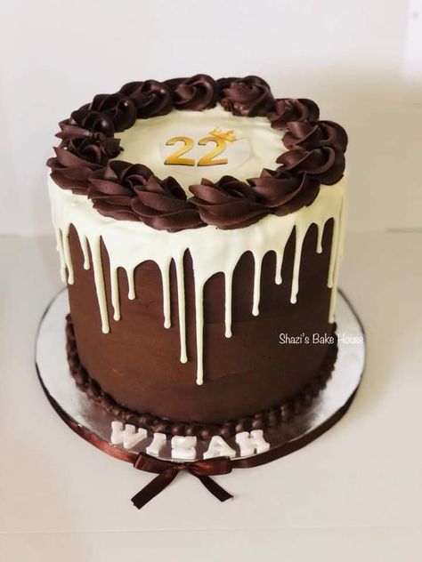 White Drip Cake, Ganache Cake, Chocolate Cakes, Drip Cake, Drip Cakes, Chocolate Cake, Birthday Cake, Baking, Cake