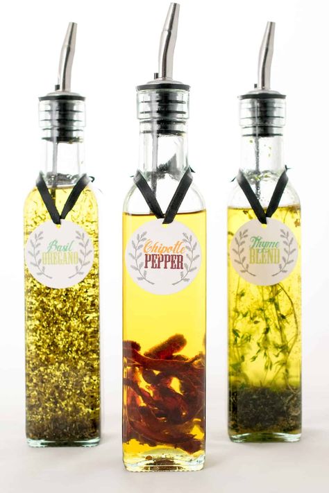 Infused Oil Recipes, Dipping Oil, Flavored Olive Oil, Olive Oil Recipes, Flavor Combinations, Infused Oil, Infused Olive Oil, Homemade Spices, Dried Herbs