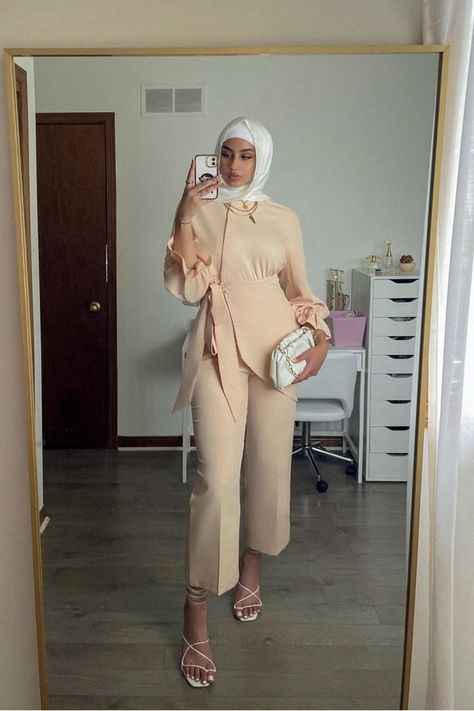 Graduation Outfit Pants, Hijab Graduation Outfit, Modest Graduation Outfit, Graduation Outfit Ideas Hijab, White Coat Ceremony Outfit, Muslim Graduation, Hijab Graduation, Outfit Ideas Hijab, Graduation Outfit Ideas