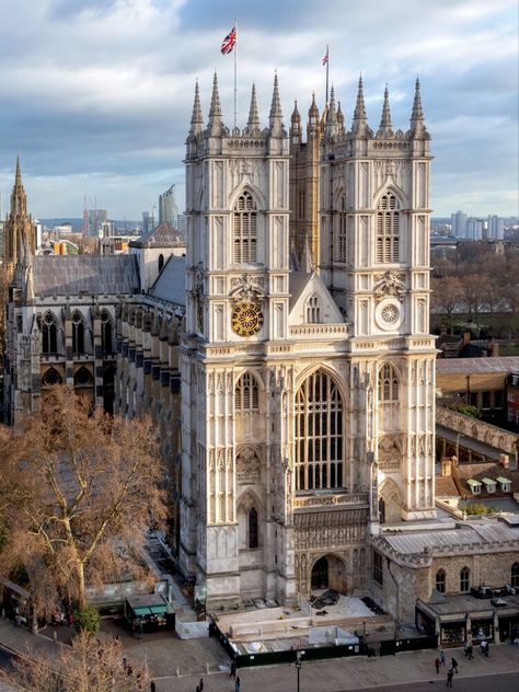 The Grand History of Westminster Abbey Westminster Abbey London, London Tourist, England Aesthetic, London Dreams, Westminster London, Europe Holidays, London Aesthetic, London Summer, London Architecture