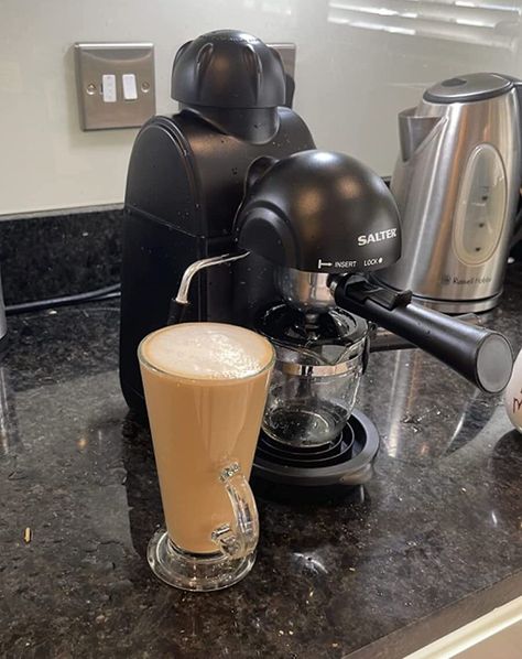 Make Coffee At Home, Ways To Make Coffee, Nespresso Machine, Best Coffee Maker, Make Coffee, Coffee Games, Coffee At Home, Frothing Milk, Aesthetic Life