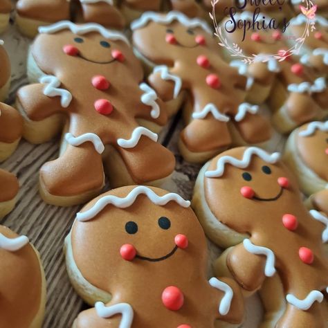 Christmas Cookie Decorating Gingerbread Man, Iced Gingerbread Men, Ginger Bread Men Cookies Decorating Ideas, Ginger Bread Man Cookies Decorated, Gingerbread Man Decorations Cookie, Reindeer Cookies From Gingerbread Men, Round Gingerbread Cookies Decorated, Christmas Sugar Cookies Decorated Gingerbread Man, Gingerbread Men Sugar Cookies