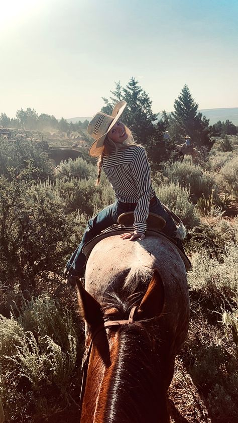 Arizona Cowgirl, Western Cowgirl Aesthetic, Ranch Outfits, Country Girl Aesthetic, Western America, Cowgirl Photography, Ag Photography, Real Cowgirl, Cowgirl Photoshoot