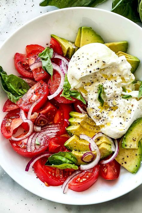 Breakfast With Burrata, Best Breakfast Recipes Healthy, Salad With Bread, Burrata Recipe, Avocado And Tomato, Burrata Salad, Salad With Avocado, Avocado Tomato Salad, Foodie Crush