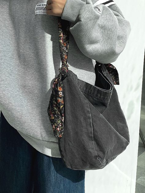 Denim Hobo Bag, My Style Bags, Pretty Bags, Denim Bag, Cute Bags, Floral Style, Square Bag, Black Pattern, Upcycle Clothes