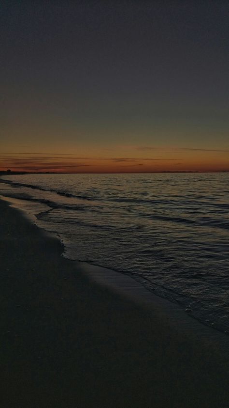 Beach Low Exposure, Dark Beach Sunset, Night Beach Wallpaper, Dark Beach Wallpaper, Sea Night Beach, Sunsets Dark, Dark Sunset Aesthetic, Beach At Night Aesthetic, Dark Sunset