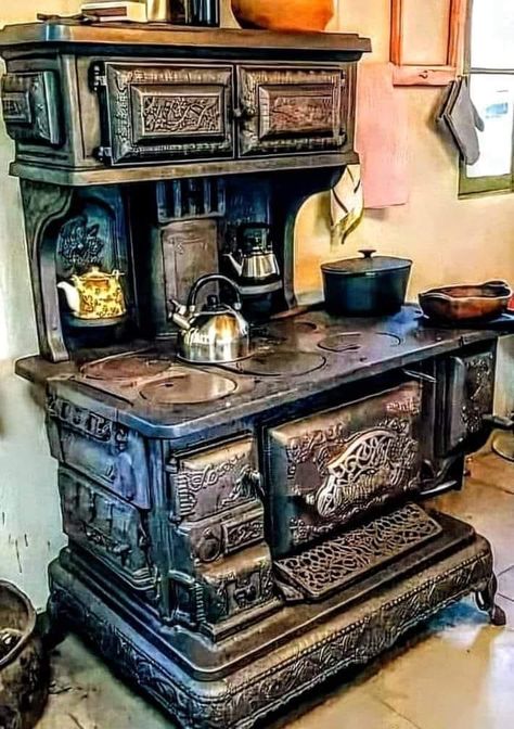 Antique Kitchen Stoves, Antique Wood Stove, Wood Burning Cook Stove, Vintage Stove, Cookie Making, Old Stove, Wood Stove Cooking, Retro Appliances, Wood Stove Fireplace