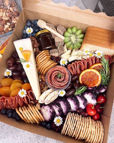 Packaged Charcuterie Board, Birthday Charcuterie Box Ideas, Charcuterie Boards To Go, Selling Charcuterie Boards, Charcuterie Menu Ideas, Bday Charcuterie Board, Charcuterie Board Box Ideas, Small Grazing Platter, Charcuterie Boxes To Go