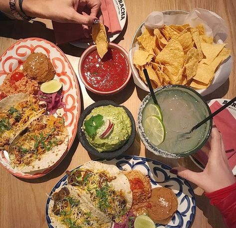 Mexican Restaurant Captions, Chilis Restaurant Aesthetic, Mexican Restaurant Dishes, Mexican Culture Aesthetic Food, Mexican Restaurant Photoshoot, Mexican Restaurant Instagram Feed, Mexican Restaurant Aesthetic, Latino Restaurant, Mexican Restaurant Food