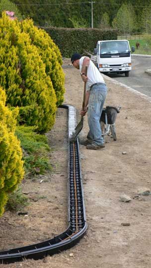 Landscaping Designs Layout, Backyard Landscaping Designs Layout, Landscape Ideas Backyard, Landscape Design Backyard, Concrete Garden Edging, Landscape Front Yard, Garden Lawn Edging, Backyard Landscape Design, Brick Garden Edging