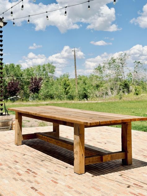 Farmhouse Style Dining Table - Etsy Diy Outdoor Farm Table, Outdoor Dining Table Ideas, Diy Outdoor Dining Table, Farmhouse Picnic Table, Outdoor Dining Table Diy, Farmhouse Table Diy, Outdoor Farmhouse Table, Farm Bench, Wooden Outdoor Table