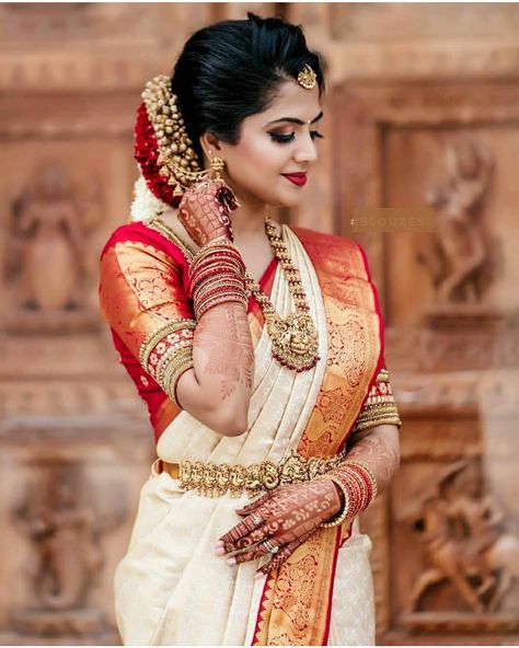 Wedzo’s Instagram post: “We don't know what we're more love-struck by, her outfit or that stunning jewellery 😍 .  @chetanas_mua .  #indianwedding…” White Saree Wedding, भारतीय दुल्हन संबंधी, South Indian Wedding Saree, South Indian Bride Saree, Indian Bride Poses, Red Sari, Indian Wedding Poses, Bride Photos Poses, Bridal Sarees South Indian