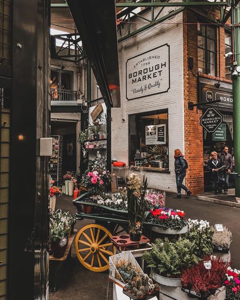 Living In London Aesthetic, London Life Aesthetic, Markets In London, Borough Market London, London 2022, Famous Food, London Bucket List, London Market, London Dreams