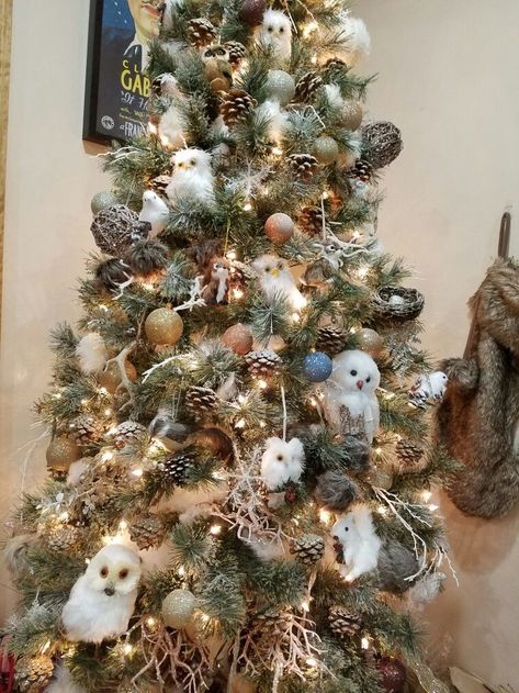 woodland critter christmas tree Woodland Rustic Christmas Tree, Owl Christmas Tree Ideas, Woodland Creature Christmas Tree, Woodland Animal Christmas Tree, Woodland Critter Christmas, Animal Christmas Tree, Forest Wonderland, Owl Christmas Tree, Woodland Christmas Decor