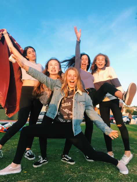 #pics #picinspo #inspo #friends #friendgoals #goals #friendship #friendshipgoals #picnic #fun Five Best Friends Aesthetic, Healthy Friendships, Group Photoshoot, Friend Group Pictures, Friend Aesthetic, Dream Life Goals, Friends Goals, Fab 5, Life Goals Pictures