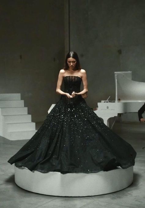 Madison Beer Dangerous, Met Gala Outfits Ideas, Runway Wedding Dress, Zac Posen Wedding Dress, Promenade Dress, Madison Beer Outfits, Met Gala Outfits, Met Gala Dresses, Gala Outfit