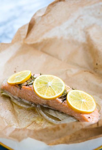 Cook salmon fillets & fennel in parchment pockets, it's EASY! Here's a quick tutorial how. Cooking Salmon Fillet, Fennel Recipes, Cooking Salmon, Salmon Fillets, Simply Recipes, Parchment Paper, Baked Salmon, Fish Dishes, Fennel