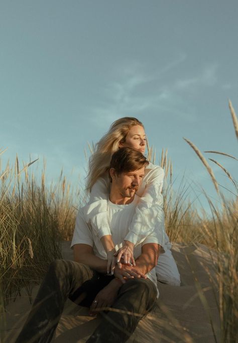 Vintage Beach Photoshoot Couple, Duluth Engagement Photos, Beach Engagement Photos Props, Surfer Engagement Photos, Beach Cliff Photoshoot, Props For Beach Photoshoot, Cannon Beach Couple Photos, Seaside Couple Photo Ideas, 2023 Engagement Photos