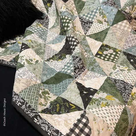 Happiness Blooms Quilt, Green Quilts Ideas, 1 Layer Cake, Green Quilts, Neutral Quilt, Quilt Layers, Primitive Quilts, Layer Cake Quilts, Quilting Designs Patterns