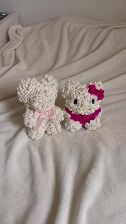 Derya on TikTok Cute Hello Kitty Diys, Hello Kitty Handmade Gifts, Hello Kitty Gifts Diy, Hello Kitty Diy Crafts, Highschool Hairstyles, Flower Hello Kitty, Free Gift Idea, Diy Hello Kitty, Spiderman Gifts