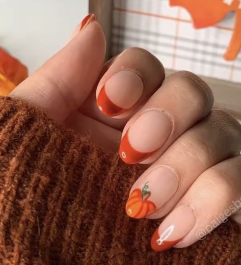 Pumpkin Inspired Nails, Orange French Tip Nails Pumpkin, Aesthetic Nails For Fall, Nail Inspo Fall Coffin, Orange Halloween Nails Almond, Cute Fall Nails Gel Short, Gel Nail Designs Short Nails Fall, Halloween Nails Almond Simple, Fall Nails Painted