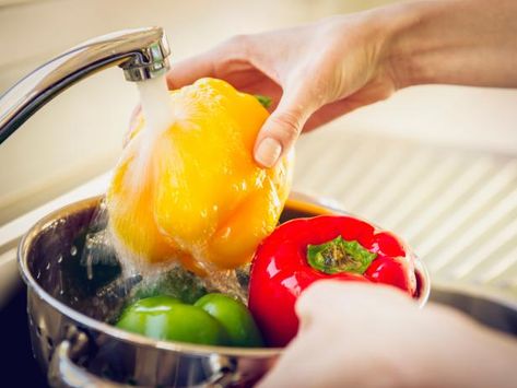 If you're considering using soap and water to wash your fruits and vegetables, you may want to reconsider. Water is still the standard when it comes to cleaning produce. Cleaning Berries, Cleaning Produce, Washing Produce, Wash Produce, Cleaning Fruit, Cleaning Vegetables, Clean Fruit, Washing Fruits And Vegetables, Fruit Wash