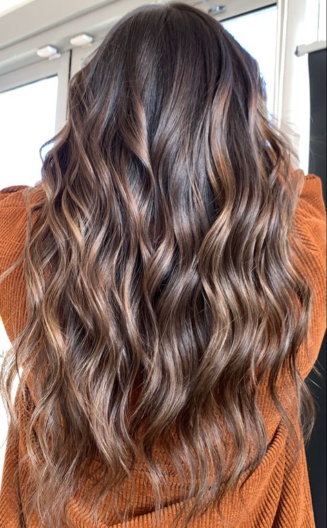 Reverse balayage with soft caramel tones and beacy waves Reversed Balayage, Reverse Balayage, Hair Change, Balayage Hair Color, Mermaid Waves, Cabello Hair, Color Balayage, Brunette Balayage, Soft Caramel