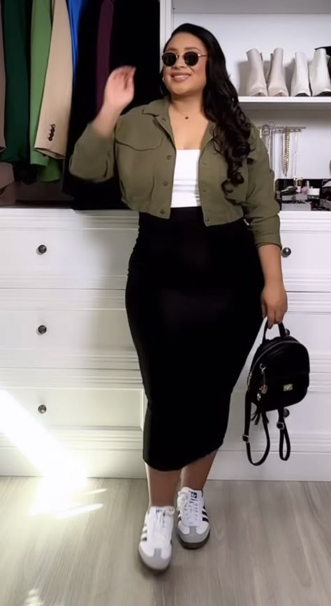 Plus Size Businesses Casual, Plus Size Casual Dinner Outfit, Middle Aged Woman Outfit, Big Belly Outfits Plus Size Casual, Outfits For Triangle Shaped Women, Sneakers For Women Outfit, Plus Casual Outfits, Plus Size Midi Skirt Outfit, Casual Outfits For Curvy Women