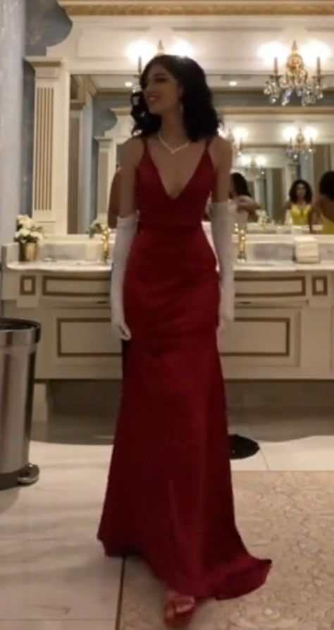 Red Wine Dress Makeup, Red Wine Dress Prom, Elegant Red Dress Glamour, Wine Dress Makeup, Red Wine Dress, Farewell Dresses, Brunette Girls, Matric Dance Dresses, Elegant Red Dress