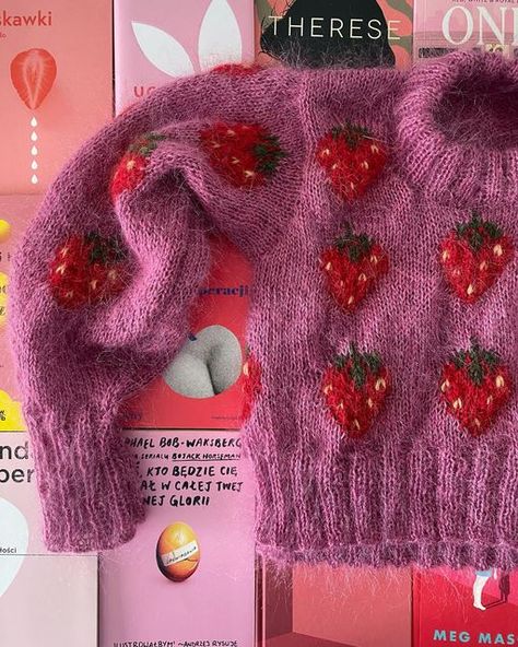 Knit Strawberry Sweater, Strawberry Knitting Pattern, Knitting Strawberry, Knit Sweater Aesthetic, Strawberry Knitting, Strawberry Knit, Sweater Aesthetic, Yarn Creations, Strawberry Color