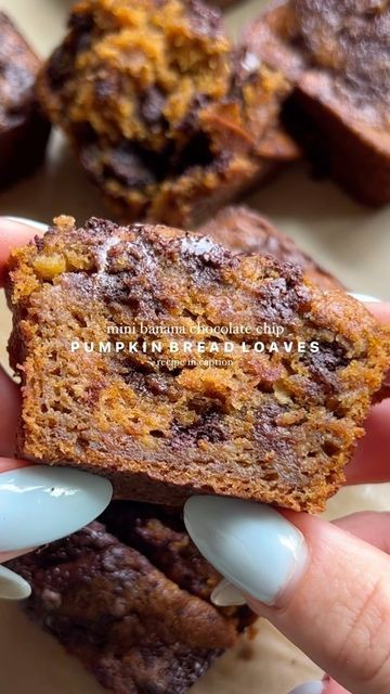 Kiley O'Donnell on Instagram: "MINI BANANA CHOCOLATE CHIP PUMPKIN BREAD LOAVES Extra chocolate chips for good measure…especially on a Monday 😌 These are so cozy, soft, fluffy, filled with alllll of the warming flavors of pumpkin, banana, and cinnamon that we all know and love 🍂 Everything your week needs and the best way to capitalize on those cozy feels this fall 🤎 recipe below! #Recipe Details: Ingredients: - 2 ripe bananas, mashed (~3/4 cup) - 1 cup pumpkin puree - 2 eggs - 1/2 cup light brown sugar + 1/2 cup coconut sugar (or 1 cup light brown sugar) - 1/3 cup butter or coconut oil, melted @kerrygoldusa - 1 tbsp vanilla extract @mccormickspice - 1 1/2 cups all-purpose flour @bobsredmill - 1 tsp baking soda - 1 tbsp pumpkin pie spice - 1/4 tsp salt - 1 cup chocolate chips or a cho Pumpkin Bread Loaves, Banana And Cinnamon, 1 Cup Pumpkin Puree, Bread Loaves, Mini Bananas, Pumpkin Chocolate Chip Bread, Mini Loaf, Banana Chocolate, Banana Chocolate Chip