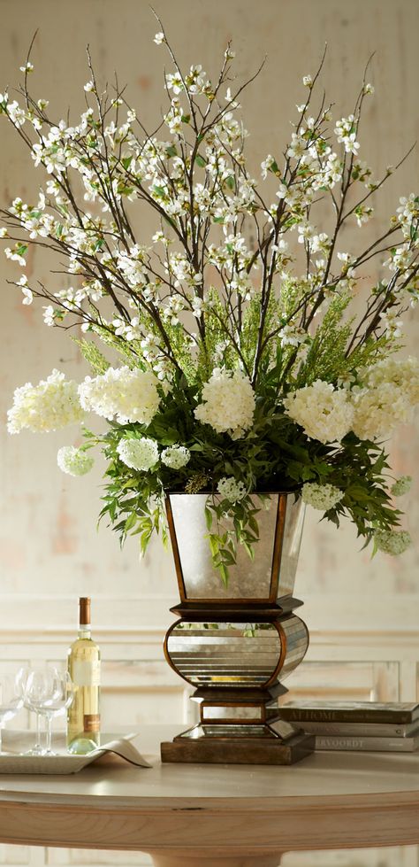 Hydrangea Flower Arrangements, Gubahan Bunga, White Flower Arrangements, Tafel Decor, Church Flowers, Silk Flower Arrangements, Beautiful Flower Arrangements, Deco Floral, Hydrangea Flower