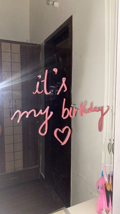 Happy Birthday Mirror Ideas, Happy Birthday Mirror Message, Happy Birthday Pics Aesthetic, Table Decorations For Birthday At Home, Its My Bday Instagram Story, My Birthday Coming Up Quotes, Birthday Asthetics Photos, Birthday Mirror Pics, 24th Birthday Theme Party Ideas