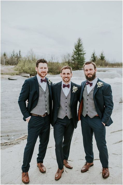 Trendy Groomsmen Attire, Spring Groomsman Attire, Modern Wedding Groomsmen, Fall And Winter Wedding Colors, Groom Suit For Fall Wedding, Groom And Groomsmen Attire Winter, Black And Grey Wedding Suit, Wedding Suits Groom Winter, Wedding Suits Groom Bowtie