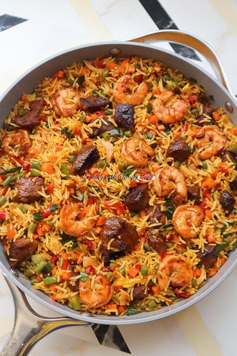 Essen, Coconut Fried Rice, Nigerian Fried Rice, African Recipes Nigerian Food, Nigerian Recipes, Arroz Frito, Rice Chicken, Jollof Rice, Tasty Recipes Videos