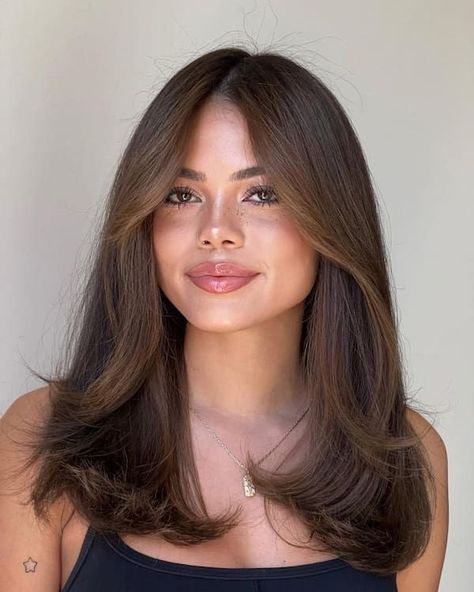 Front Layers Hairstyle, Facial Framing Layers Medium Hair, Medium Length Haircut With Long Layers And Face Framing, Brown Hair With Layers Medium Length, Long Oval Haircut, Coller Bone Length Hairstyles Straight, Brown Midlength Haircuts, 90s Hairstyles Mid Length, Medium Hair With Face Framing Pieces