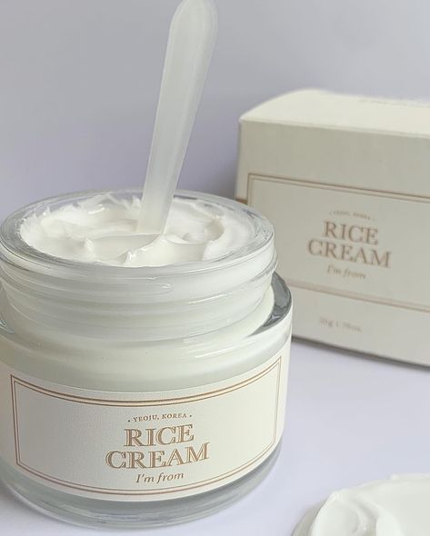 I’m from Rice Cream 🌾🤍 A true natural skincare gem! I’m from Rice Cream is simple deeply nourishing and perfect for those who have sensitive skin. Packed with natural ingredients like 77.78% Rice Extract, minerals, vitamin B and E, which effectively control sebum production. This rice cream specifically helps improve skin tone and barrier from sun damage. It instantly melts on the skin upon applying leaving a glowing and plump complexion. Because of its thick consistency and super hydratin... Im From Rice Cream, Rice Moisturizer, Rice Skin Care, Rice Aesthetic, Rice Cream, Skincare Moisturizer, Skincare Store, Super Glow, Korean Products