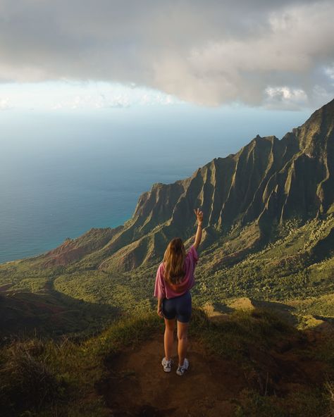 Nā Pali Coast, Kauai 💘 #hawaii #napalicoast #kauai #naturephotography #hawaiilife #hawaiitrip Travel Hawaii Aesthetic, "kaui Hawaii", Hawaii Vacation Aesthetic, Hawaii Aesthetic Pictures, Kauai Aesthetic, Hawaii Astethic, Hawaii Vibes Aesthetic, Living In Hawaii Aesthetic, Kauai Hawaii Aesthetic