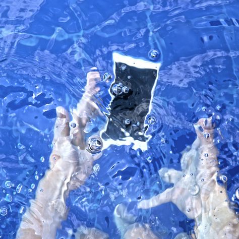 Read this to find out how well putting your water-damaged phone in rice works. Phone Water, Boys Haircuts, Water Damage, Geek Chic, How To Find, Van Life, Life Hacks, How To Find Out, Lion Sculpture