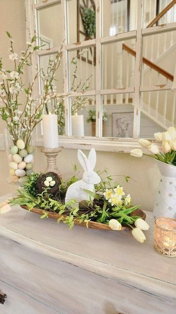 Inspirational Farmhouse Pictures Easter Inspiration Decor, Easter Table Centerpieces, Farmhouse Pictures, Easter Arrangement, Farmhouse Easter Decor, Easter Craft Decorations, Spring Easter Crafts, Easter Inspiration, Easter Flowers