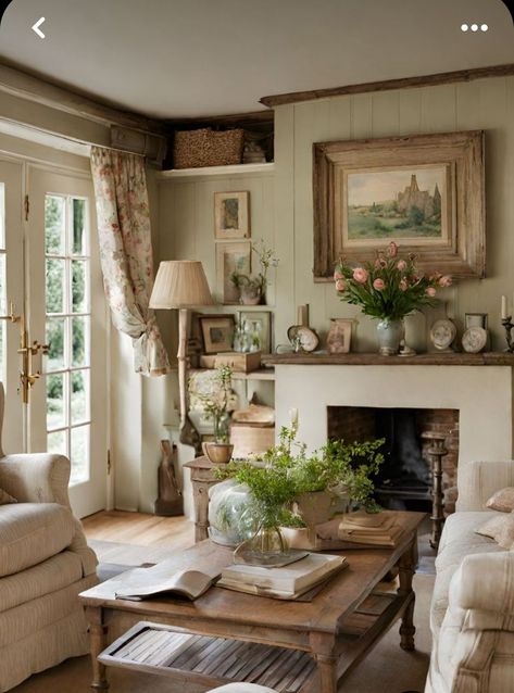 Nancy Meyers Aesthetic Living Room, Nancy Meyers Interiors, French Provincial Living Room, English Cottage Living Room, Salons Cottage, Cottage Core Living Room, Small House Living Room, Cottagecore Living Room, Cottage Rooms