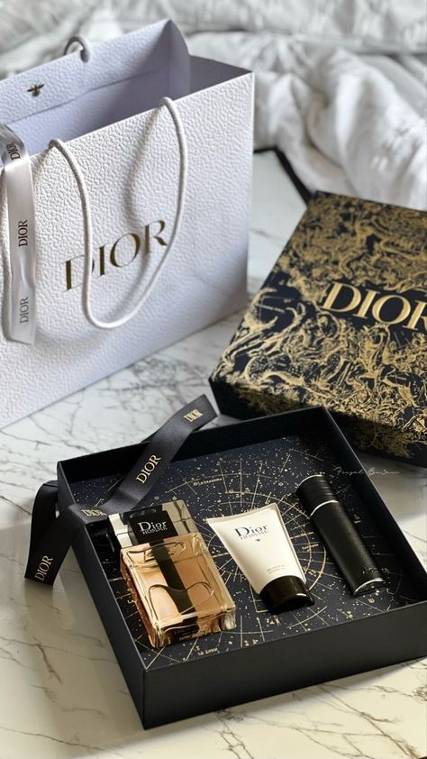 Dior Perfume Gift Set, Dior Perfume Set, Dior Packaging, Luxury Perfume Packaging, Dior Gift Set, Dior Gift, Perfume Dior, Dior Parfum, Dior Aesthetic