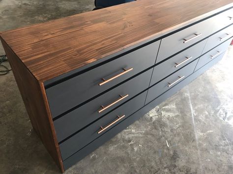 Our goal was to take two MALM chest of drawers and make them look like one, big dresser. After a lot of painting, a new top and sides, it turned out awesome Nordli Ikea, Ikea Malm Drawers, Big Dresser, Dresser Ikea, Malm Hack, Malm Chest Of Drawers, Malm Drawers, Ikea Dresser Hack, Painted Bedroom