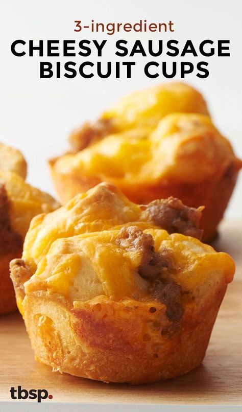 An easy, on-the-go breakfast that doubles as a legit brunch offering made with just three ingredients seems too good to be true, but these cheesy sausage biscuit cups made in a muffin pan prove it’s possible! Biscuit Bites Breakfast, Breakfast Cups Recipe Muffin Tins With Biscuits, Biscuit Muffin Cups Breakfast, Can Biscuits Ideas Breakfast Recipes, Chicken Breakfast Recipes, Biscuit Cups, Sausage Biscuits, Tin Recipes, Muffin Tin Recipes