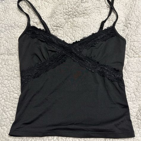 -Adika Black Lace Trim Tank -Size Small -Nwot -Adjustable Straps -Ships In 1-4 Days Mall Goth Tank Top, Emo Clothes Png, Black Top Y2k, Black Lace Top Outfit, Lace Top Outfits, 2000s Tops, Black Lace Tank Top, Black Lace Trim, Cute Tank Tops