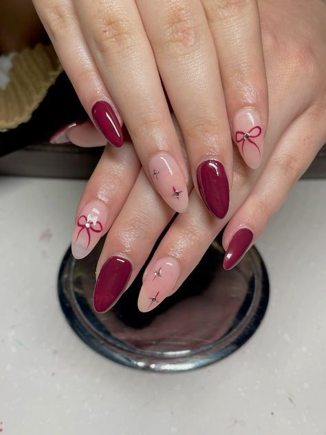 Red Nail Designs For Christmas, New Years Nail Designs French Tips, Nails Christmas And New Years, New Years Nail Inspiration, Nails Inspo New Year, Nail Pink Ideas, Christmas Summer Nails, Pink Red Nail Designs, Christmas Coquette Nails