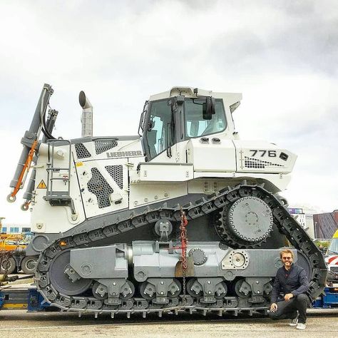 Mighty Machines, Earth Moving Equipment, Equipment Operator, Heavy Construction Equipment, Construction Machines, Mining Equipment, Truck Cranes, Big Boy Toys, Heavy Machinery